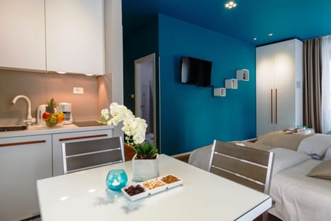 Premium Studio Suite, Kitchenette, City View | Private kitchenette | Mini-fridge, coffee/tea maker, electric kettle