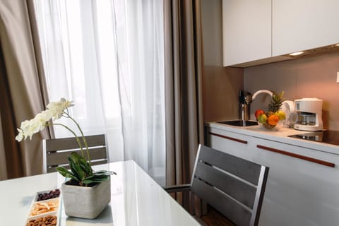 Premium Studio Suite, Kitchenette, City View | Private kitchenette | Mini-fridge, coffee/tea maker, electric kettle