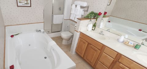 Suite, Ensuite (Suite 8) | Bathroom | Bathtub, towels