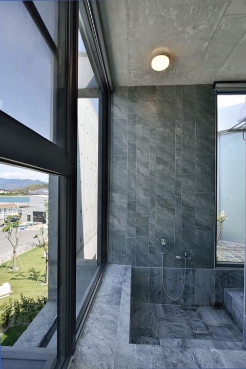 Comfort Double Room, Balcony, Ocean View (302) | Deep soaking bathtub