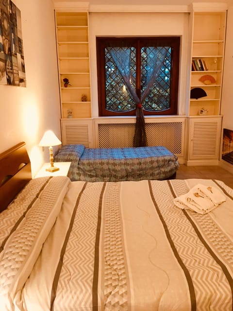 Triple Room | Iron/ironing board, rollaway beds, free WiFi, bed sheets