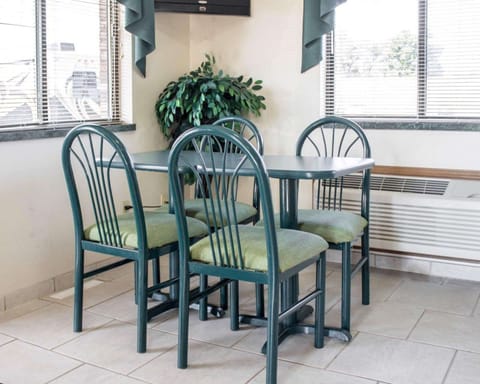 Free continental breakfast