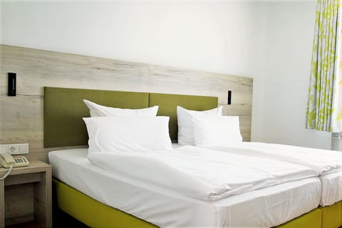 Standard Twin Room | Premium bedding, in-room safe, desk, soundproofing