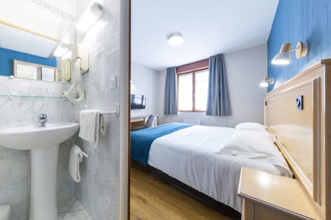 Basic Double Room | In-room safe, blackout drapes, soundproofing, free WiFi