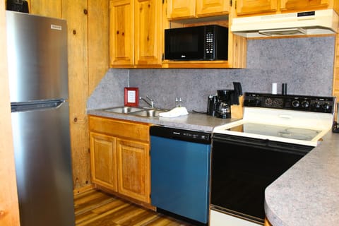 Room, Kitchen (3 Queen Beds) | Private kitchen | Microwave, coffee/tea maker, freezer