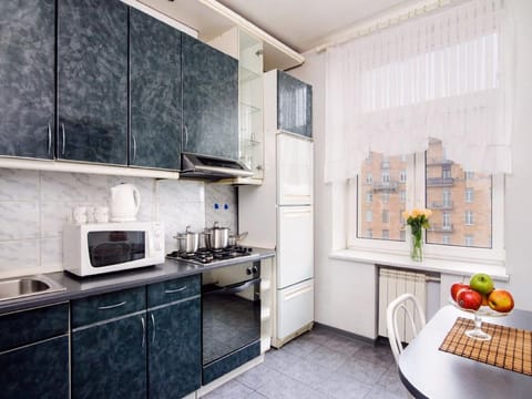 Basic Apartment, 1 Bedroom (Prospect Nezavisimosti, 46) | Private kitchen | Fridge, microwave, oven, stovetop
