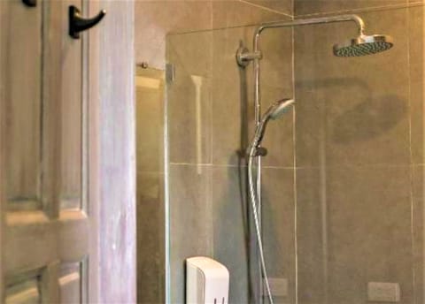 Family Apartment, 2 Bedrooms | Bathroom | Shower, rainfall showerhead, free toiletries, hair dryer