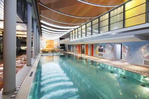 Indoor pool, sun loungers