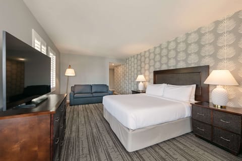 Executive Suite, 1 Bedroom | Premium bedding, in-room safe, desk, laptop workspace
