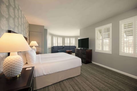 Executive Suite, 1 Bedroom | Premium bedding, in-room safe, desk, laptop workspace