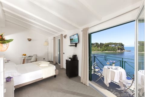 Junior Suite, Balcony, Sea View | Beach/ocean view