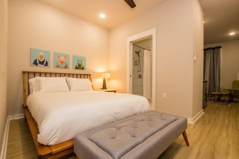 Elite Room | 2 bedrooms, soundproofing, iron/ironing board, free WiFi