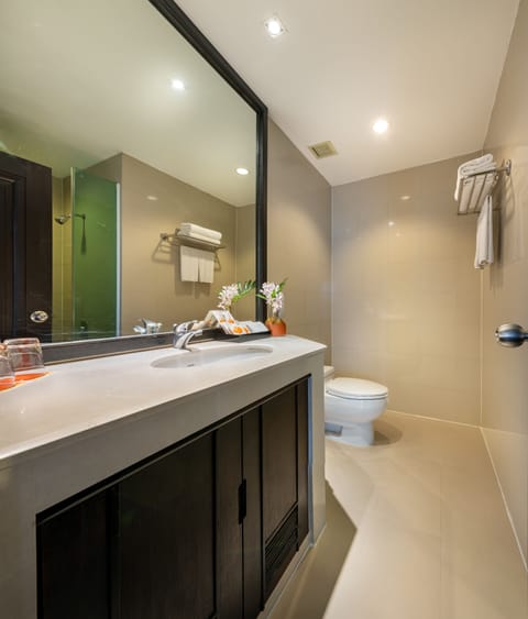 Suite, 2 Bedrooms | Bathroom | Combined shower/tub, deep soaking tub, free toiletries, hair dryer