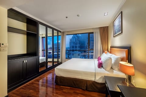 Suite, 2 Bedrooms | Premium bedding, in-room safe, desk, free WiFi