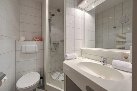 Standard Double Room, Balcony, Lake View | Bathroom | Free toiletries, hair dryer, bathrobes, towels