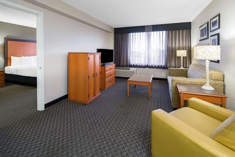 Deluxe Suite, 1 King Bed, Non Smoking | Premium bedding, desk, blackout drapes, iron/ironing board