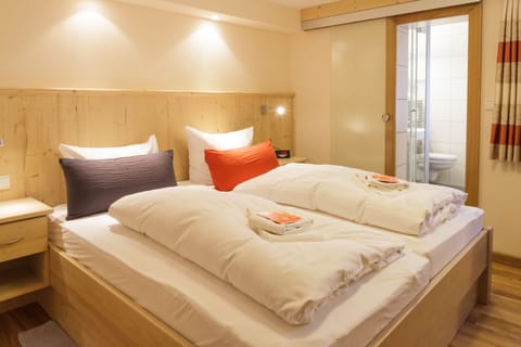 Standard Double Room | In-room safe, individually decorated, individually furnished, desk