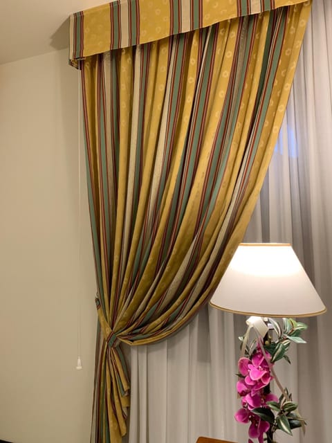 Premium bedding, desk, soundproofing, free WiFi