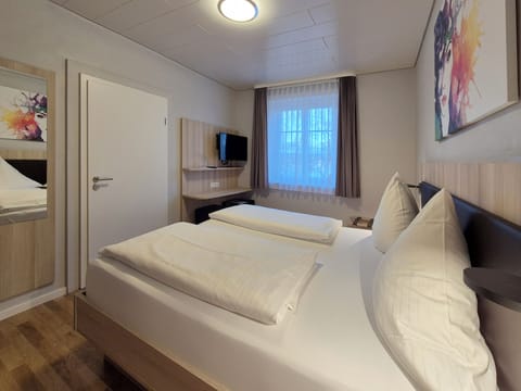 Double Room | Premium bedding, soundproofing, WiFi, bed sheets