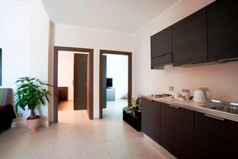 Suite | Private kitchen | Fridge, coffee/tea maker, electric kettle