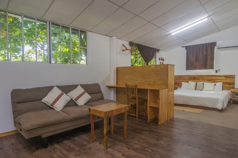 Standard Studio, 1 Bedroom, Ensuite, Courtyard View | Free WiFi, bed sheets