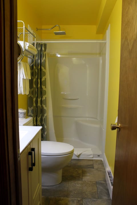 Elite Room - Ground Floor | Bathroom | Combined shower/tub, deep soaking tub, rainfall showerhead