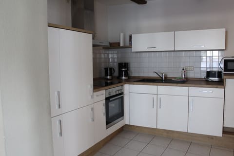 City Duplex, 2 Bedrooms | Private kitchen | Fridge, microwave, oven, stovetop