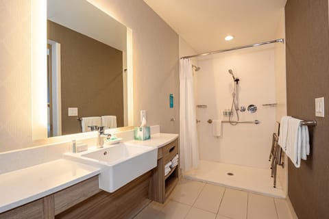 Suite, Multiple Beds | Bathroom | Shower, free toiletries, hair dryer, towels