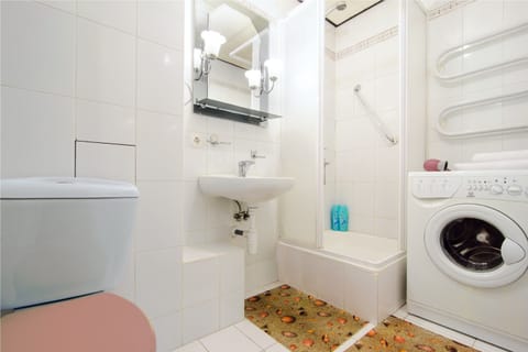 Basic Condo, 2 Bedrooms (Nemiga 6) | Bathroom | Shower, free toiletries, towels