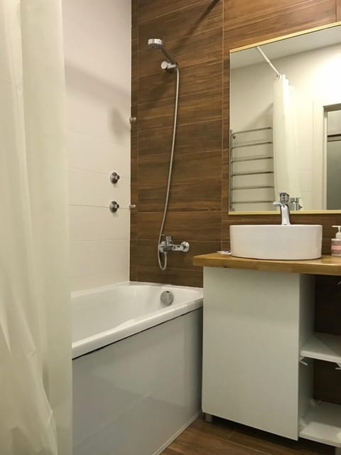 Basic Condo, 2 Bedrooms | Bathroom | Shower, free toiletries, towels