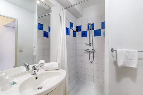 Studio (2 Adults) | Bathroom | Shower, towels, soap, shampoo