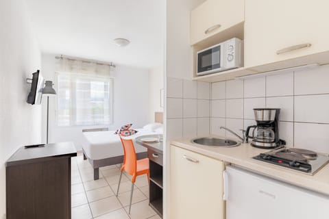 Studio (2 Adults) | Private kitchenette | Fridge, microwave, coffee/tea maker, highchair