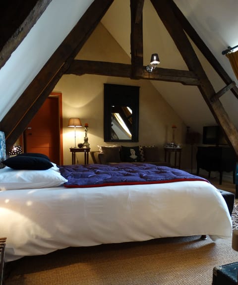 Deluxe Double Room (Chambre d'Athanase) | Premium bedding, individually decorated, individually furnished, desk