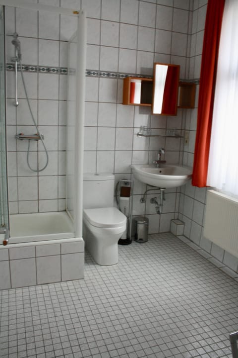 Double Room | Desk, free WiFi, bed sheets