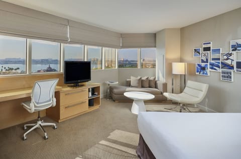 Room, 1 King Bed, Corner (Harbor View) | Premium bedding, down comforters, in-room safe, desk