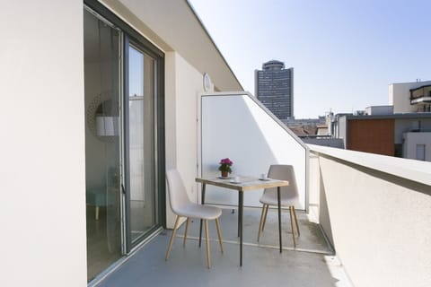 Twin Apartment | Terrace/patio