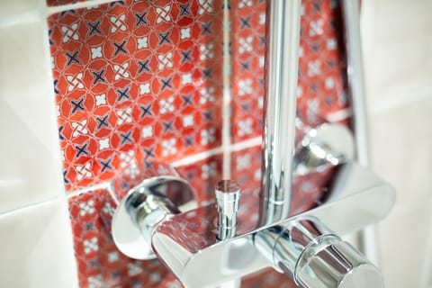 Superior Bastide (Rose de Vence) 44 | Bathroom | Designer toiletries, hair dryer, bathrobes, slippers