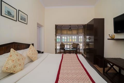 Signature Room, 1 Double Bed | 1 bedroom, individually decorated, individually furnished, desk