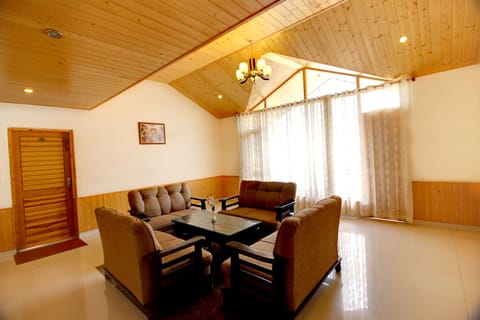 Three bedroom cottage (Mountain view) with complimentary breakfast | Living room | Flat-screen TV