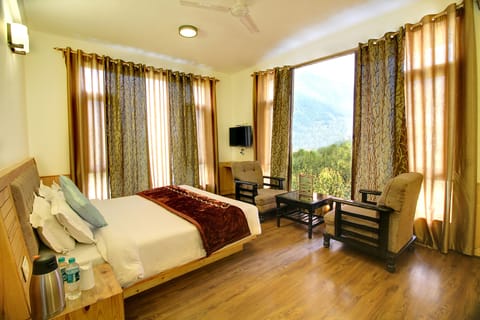 Deluxe Room, Mountain View with complimentary breakfast | Premium bedding, soundproofing, rollaway beds, free WiFi