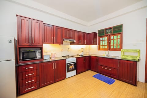 Villa, 4 Bedrooms | Shared kitchen