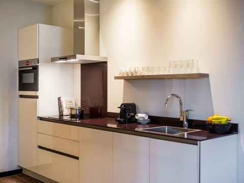 Room, 2 Bedrooms | Private kitchen | Fridge, microwave, oven, stovetop