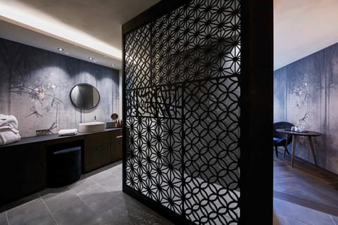 SOULFUL JUNIOR SUITE RECREATION PANORAMA | Bathroom | Shower, free toiletries, hair dryer, bathrobes