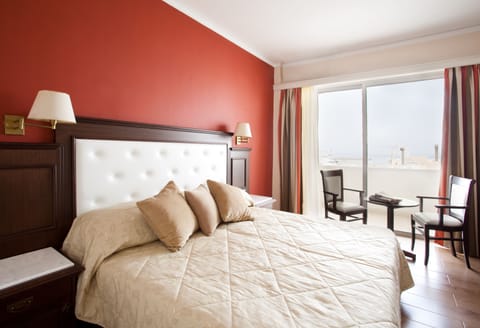 Soundproofing, free WiFi, bed sheets