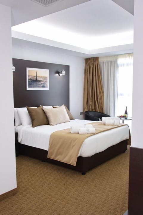 Premium bedding, minibar, in-room safe, desk