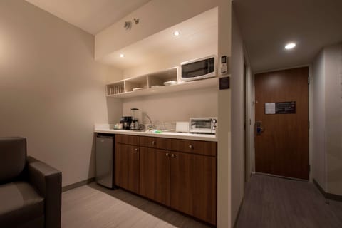 Suite, 1 King Bed, Non Smoking | In-room safe, desk, iron/ironing board, free WiFi