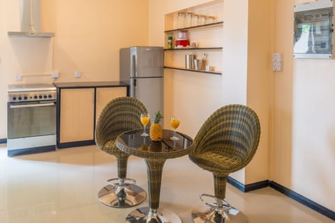 Comfort Villa, 3 Bedrooms | In-room dining