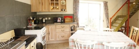 Cottage, 3 Bedrooms, Sea View, Garden Area | Iron/ironing board, free WiFi, bed sheets