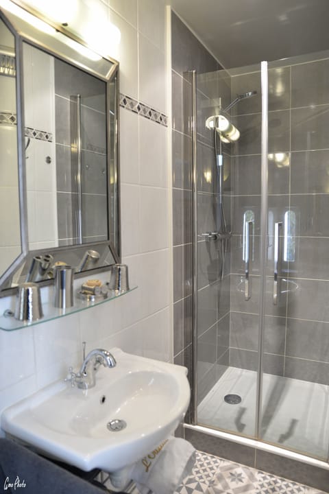 Double Room | Bathroom | Hair dryer, bathrobes, towels, soap