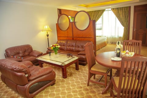 Deluxe Suite, 1 Queen Bed, Non Smoking | Egyptian cotton sheets, premium bedding, down comforters, pillowtop beds